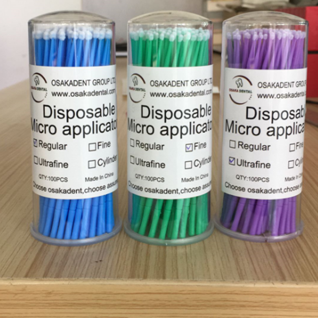 Microbrosse micro-applicateur de consommables dentaires