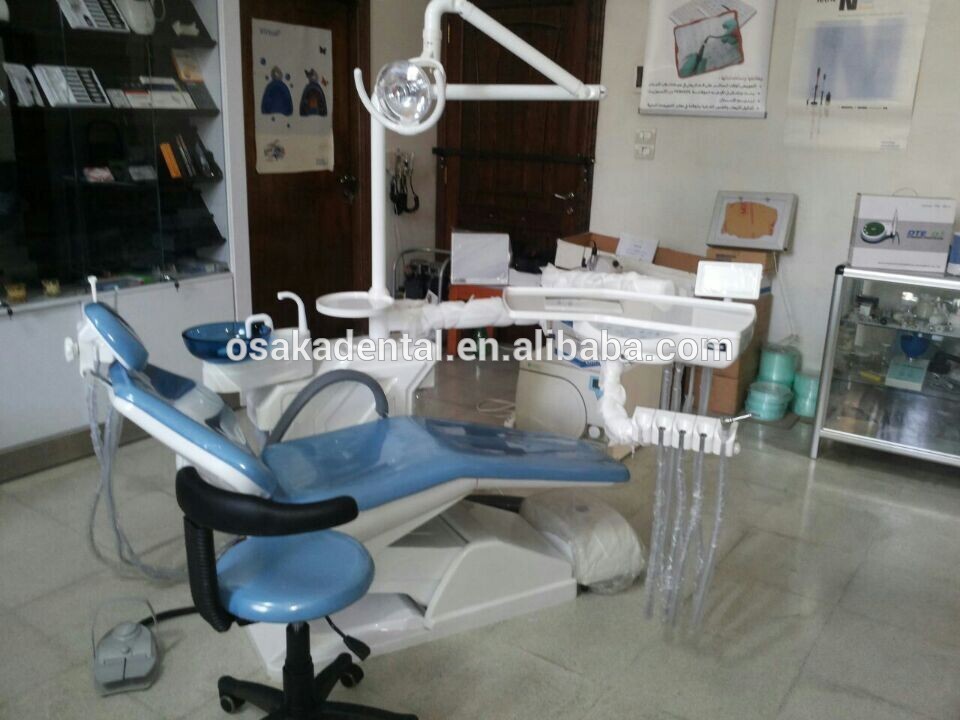 Chaise dentaire d'unité dentaire de contrôleur de pied fonctionnel de haute qualité approuvé par CE avec le tabouret de dentiste