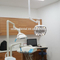 La lampe / lumière chirurgicale dentaire peut être installée sur le dessus du plafond