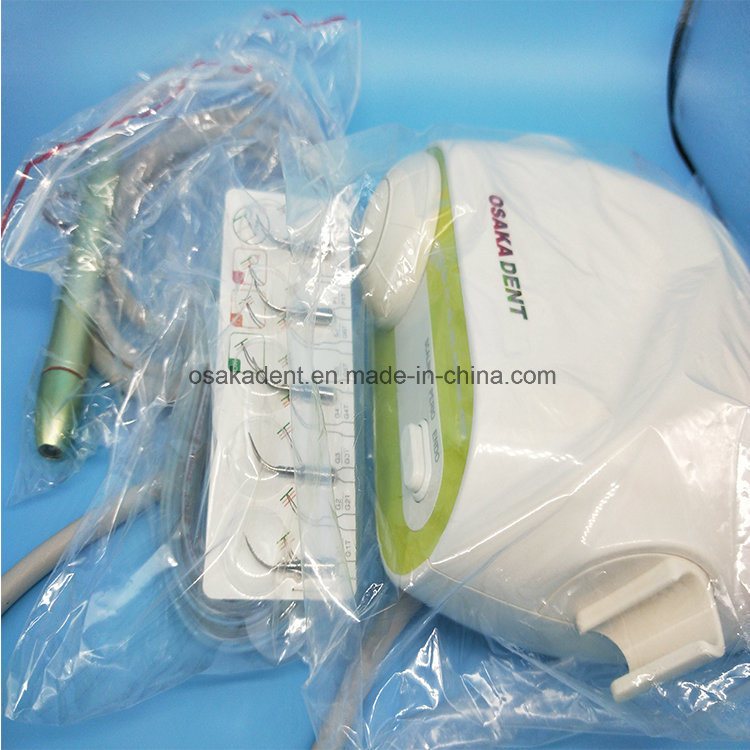Le détartreur ultrasonique dentaire le moins cher comprend une pièce à main de détartreur avec lumière LED
