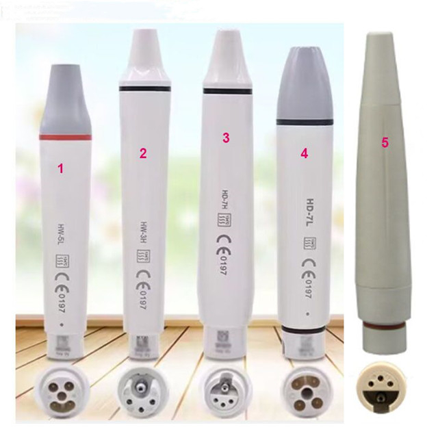 Une pièce à main de détartreur dentaire avec LED ou sans LED pour différents détartreurs