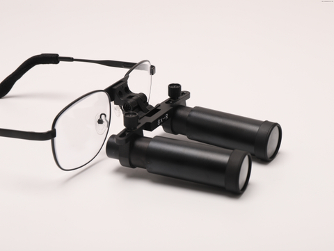 La précision libérée : des loupes dentaires pour une précision clinique améliorée