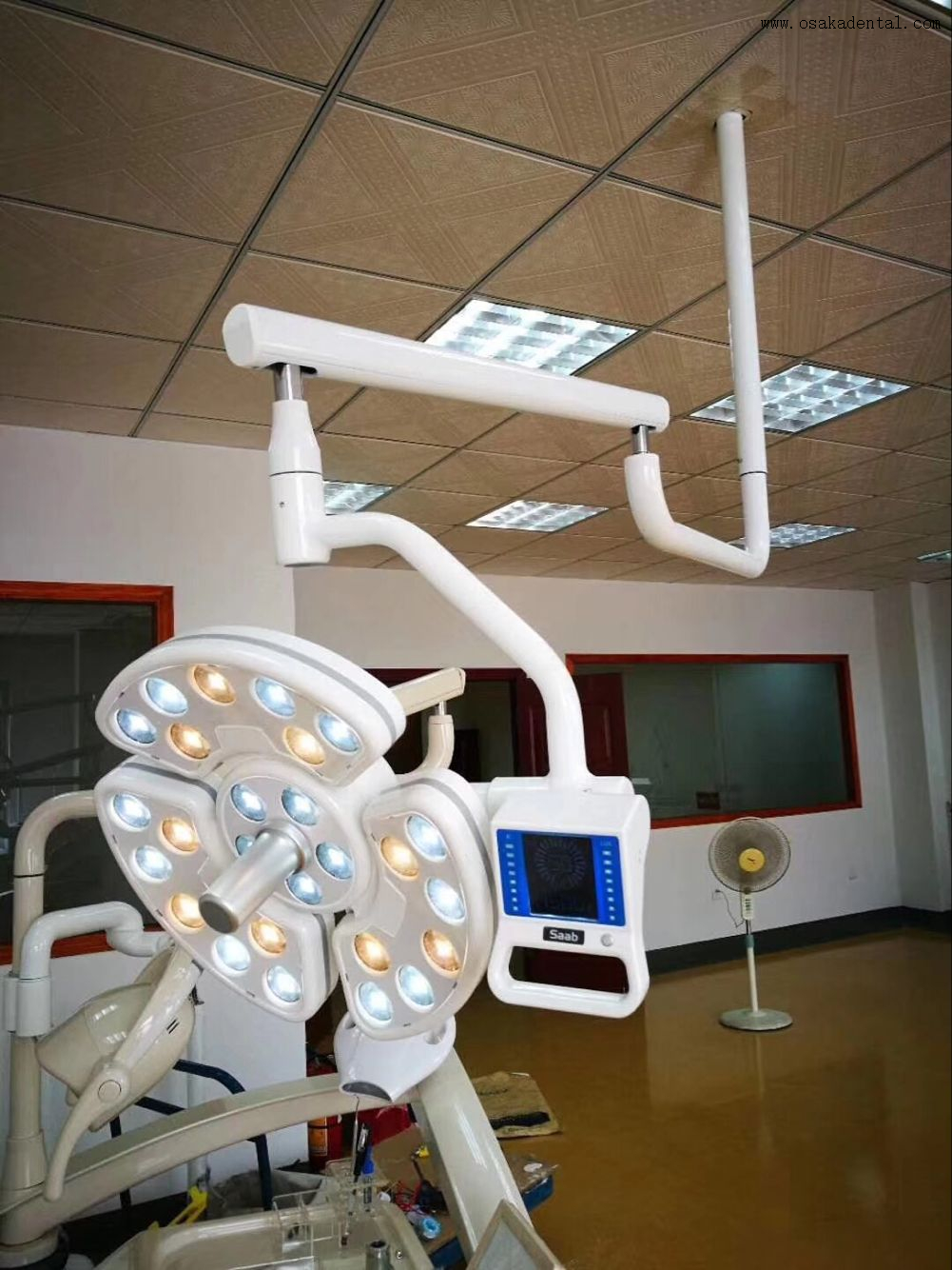 26 ampoules à LED Lampe d'implant de plantation à LED dentaire avec chariot mobile