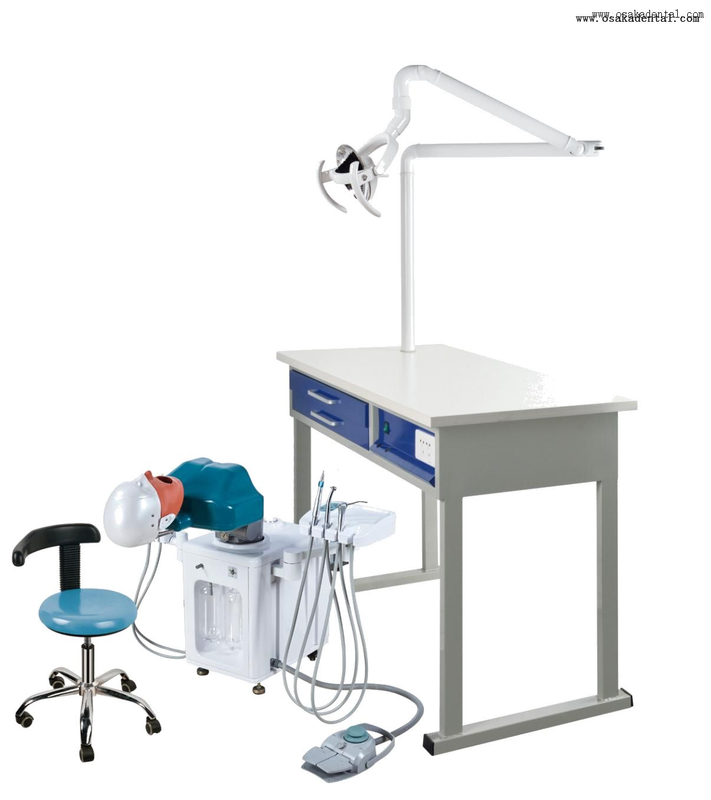 Simulation électrique pour un étudiant avec tabouret