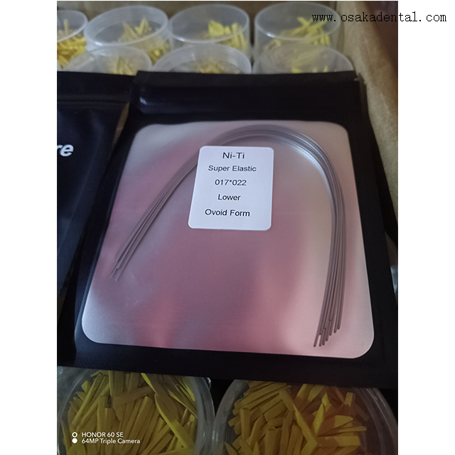 Fils d'arc orthodontique en acier inoxydable résistant à la corrosion