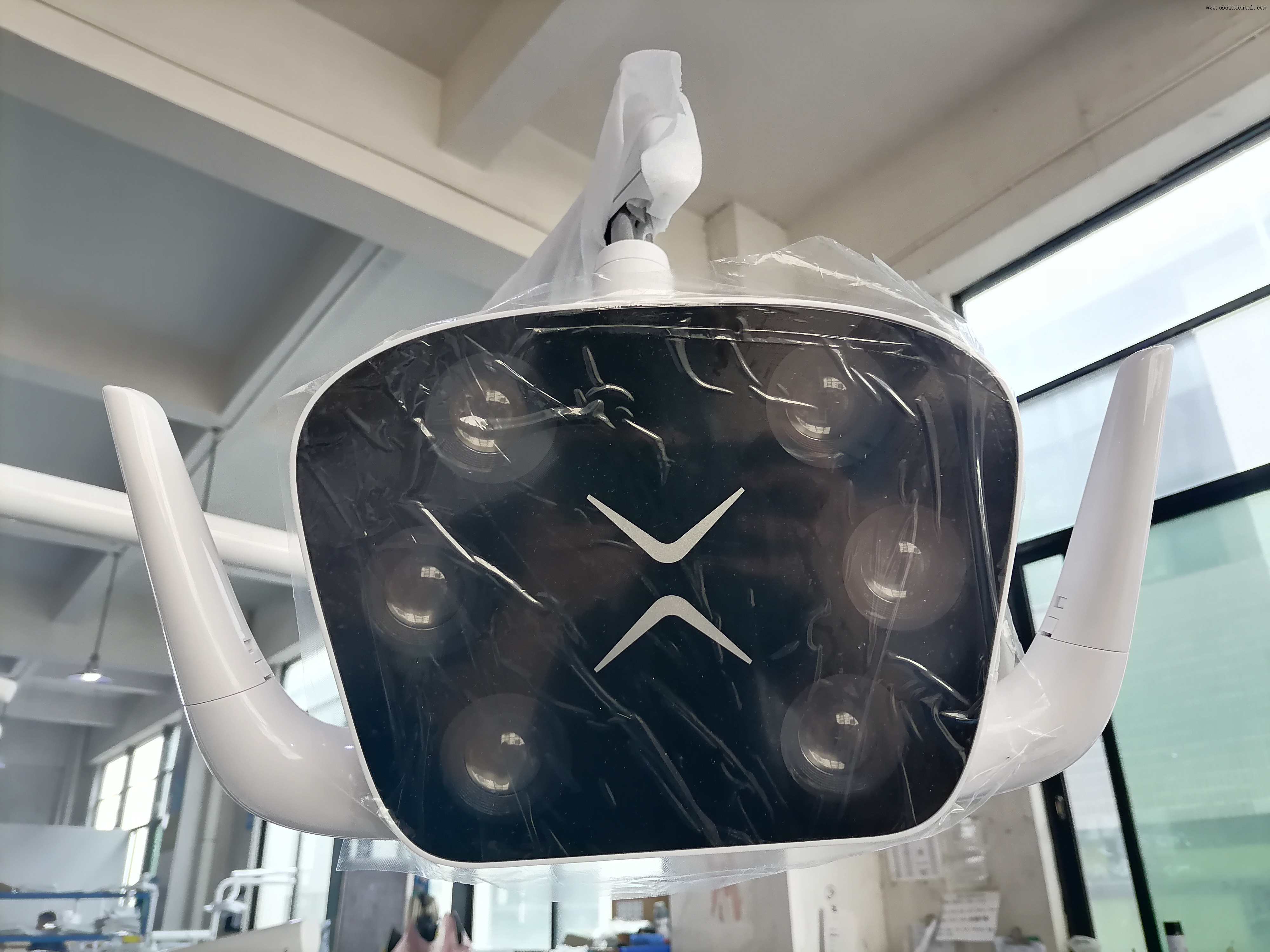 Fauteuil dentaire ergonomique réglable avec lumière LED et système hydraulique