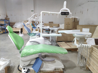 Fauteuil dentaire robuste au design ergonomique pour les procédures cliniques avancées