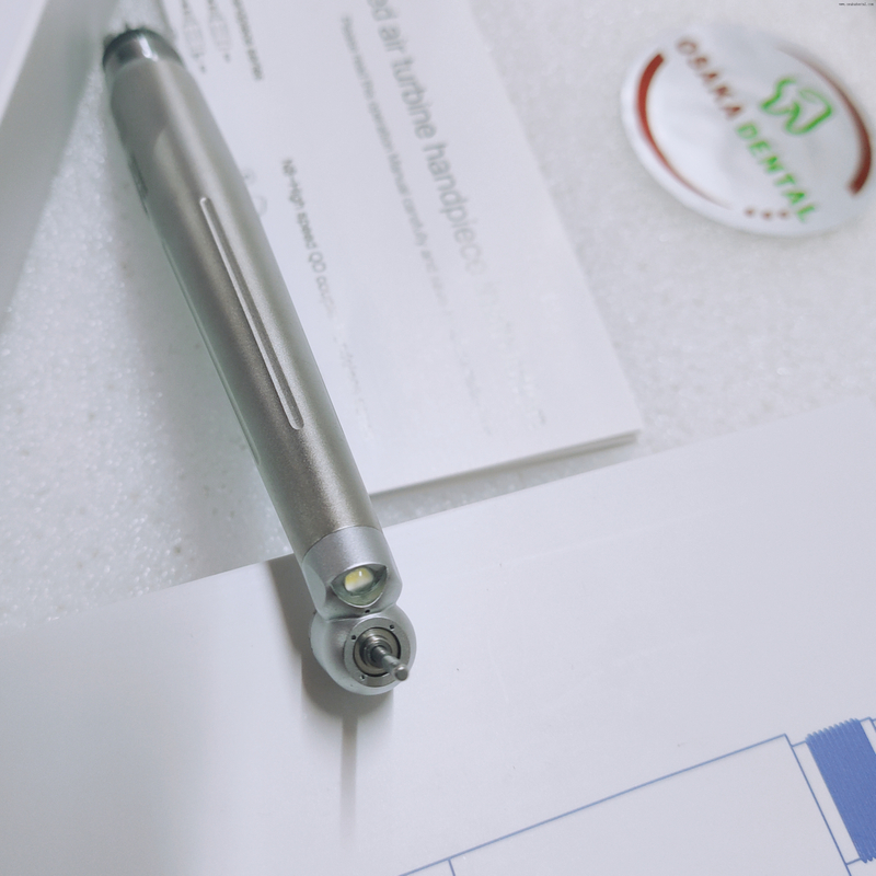 Pièce à main dentaire contre-angle à 45 degrés avec poignée ergonomique pour accès aux dents postérieures