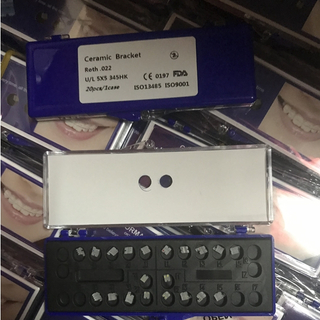 Support orthodontique en céramique dentaire pour adultes