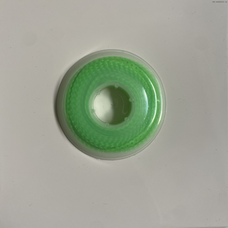 Chaîne élastique orthodontique dentaire avec de belles couleurs