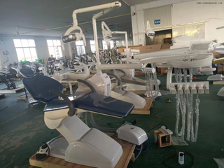 Fauteuil de traitement dentaire à LED à pédale multifonctionnelle