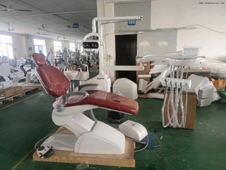 Fauteuil dentaire réglable à LED avec revêtement antimicrobien pour l'hygiène clinique