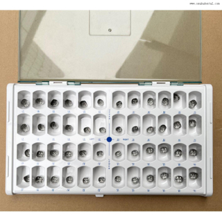 Clinique dentaire utiliser une couronne de dents en acier inoxydable pour adulte 