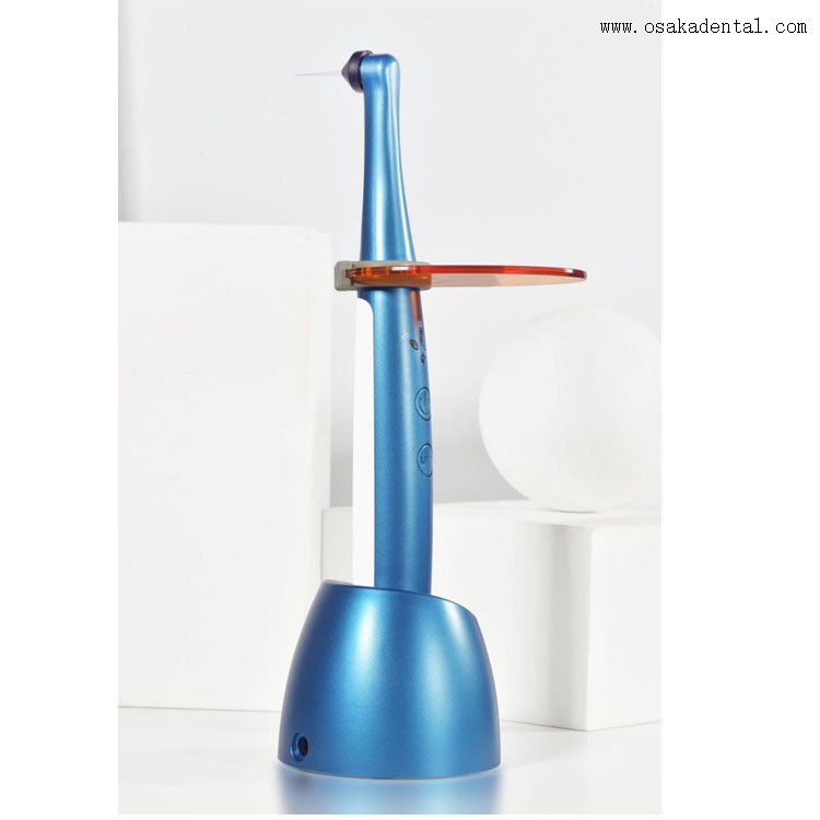 Une seconde lampe à polymériser LED de couleur bleue