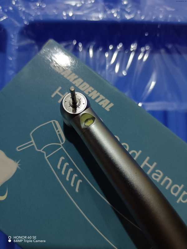 Pièce à main dentaire professionnelle à LED avec fonction anti-rétraction et pulvérisation à 4 trous