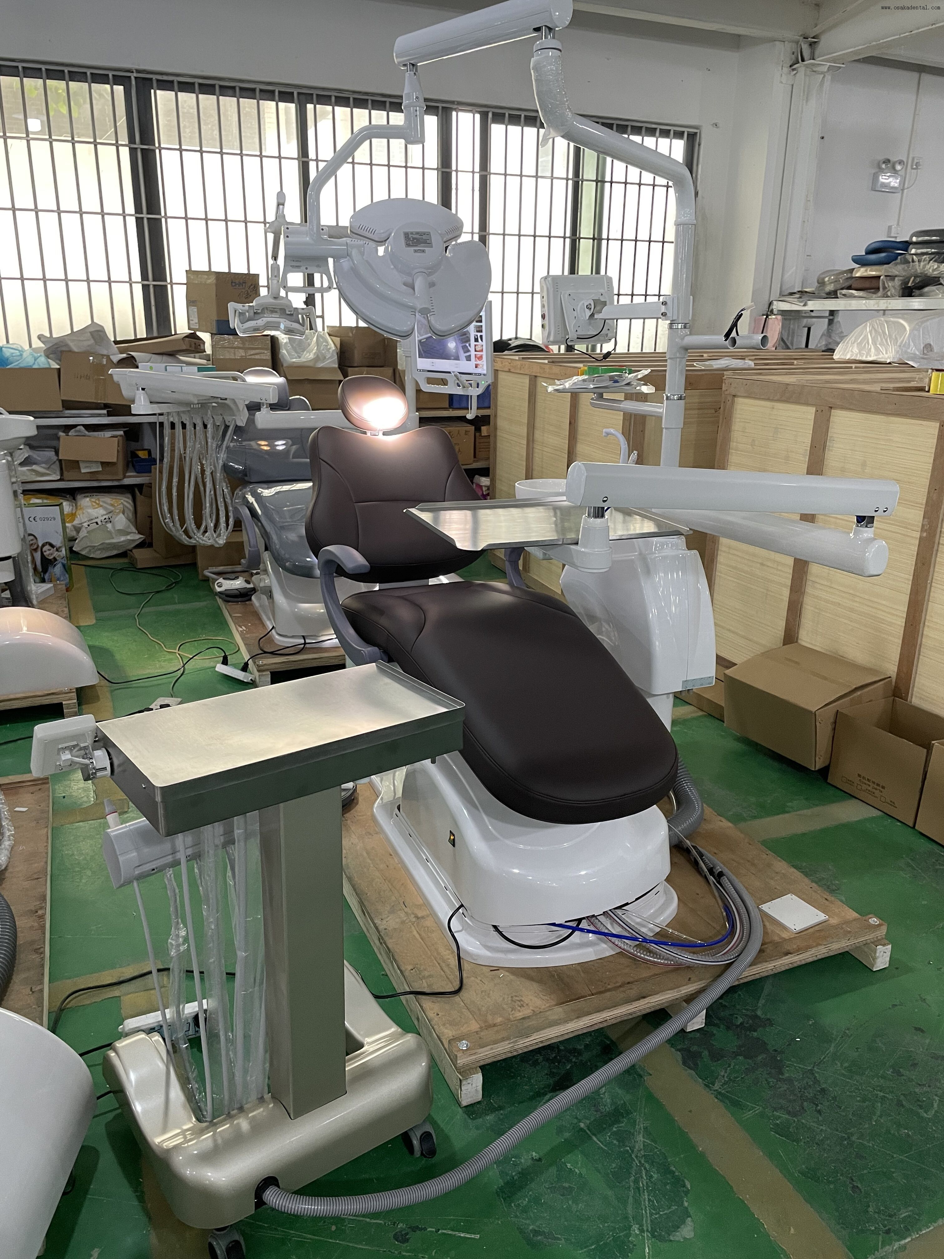 Les avantages de l’utilisation des lumières LED en chirurgie implantaire dentaire