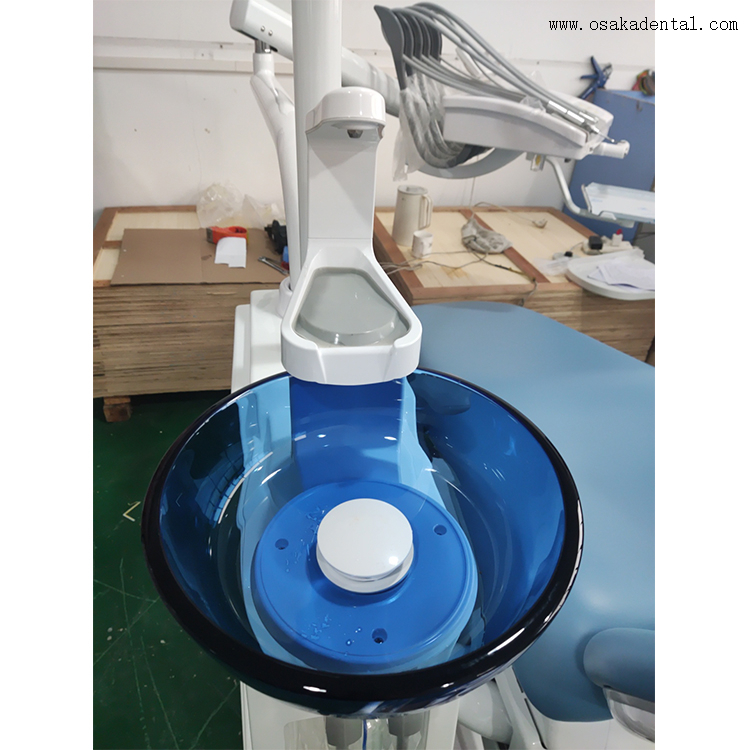 Fauteuil dentaire à pédale avec unité d'exploitation