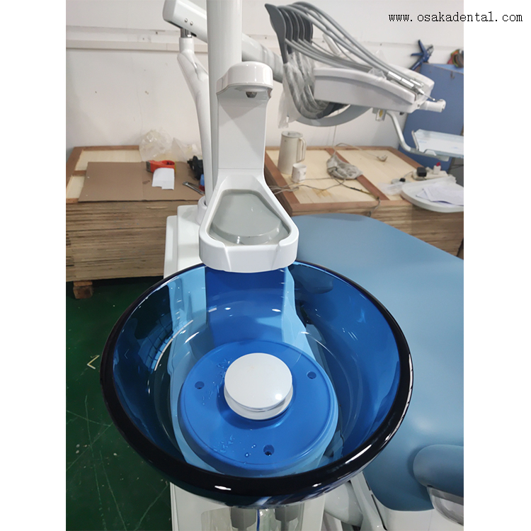 Fauteuil dentaire à pédale avec unité d'exploitation