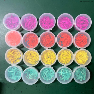 Produits dentaires disponibles, cale en poly en bois avec différentes tailles et couleurs