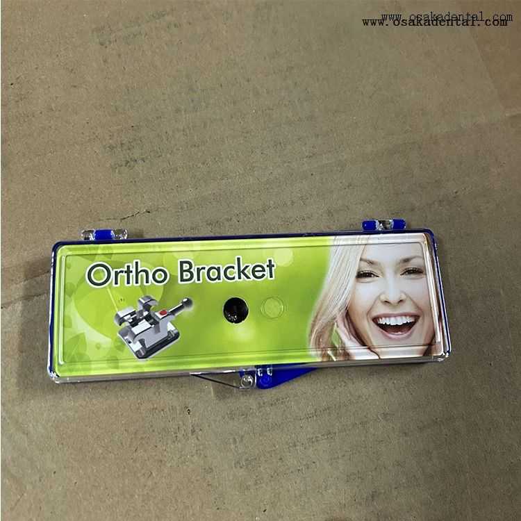 Support orthodontique dentaire avec 4 tubes buccaux