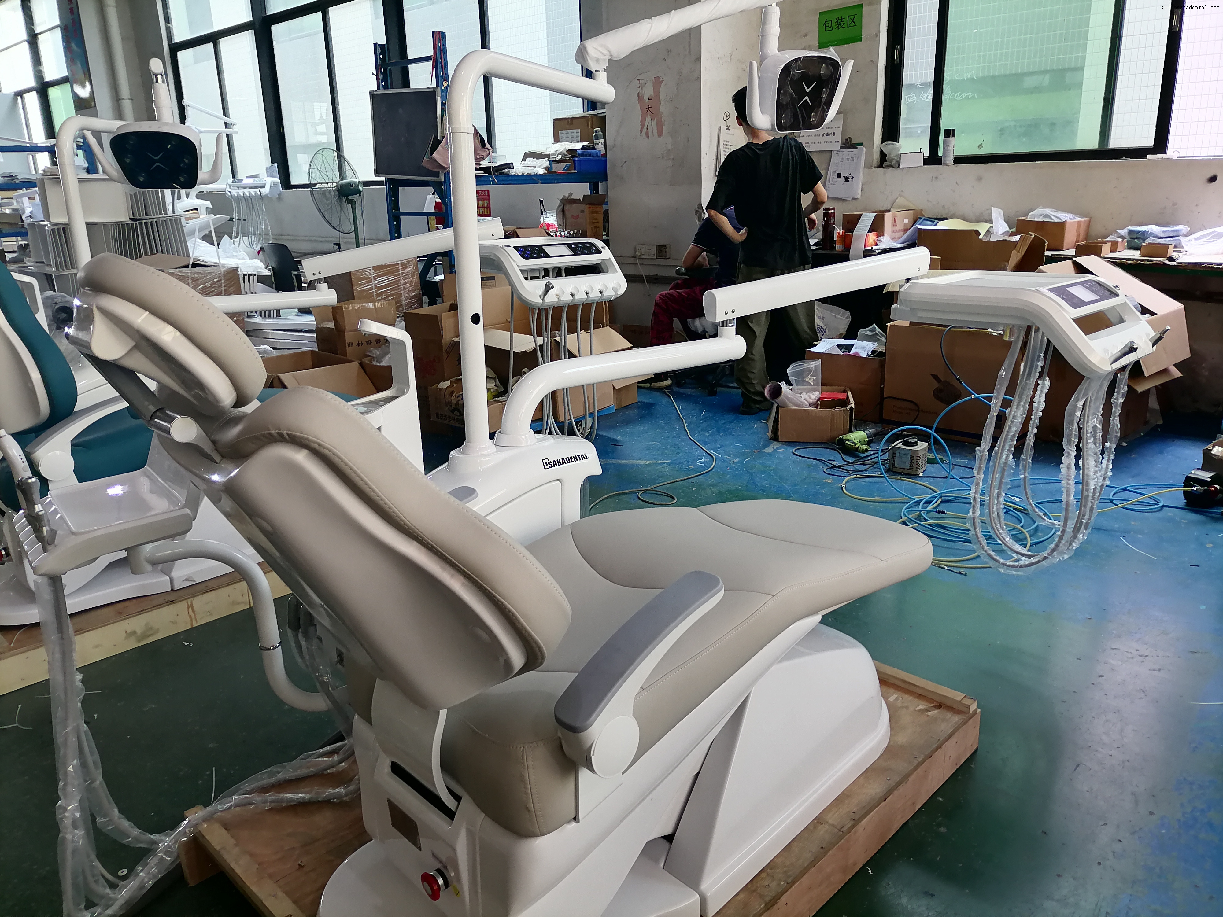 Fauteuil dentaire ergonomique réglable avec lumière LED et système hydraulique