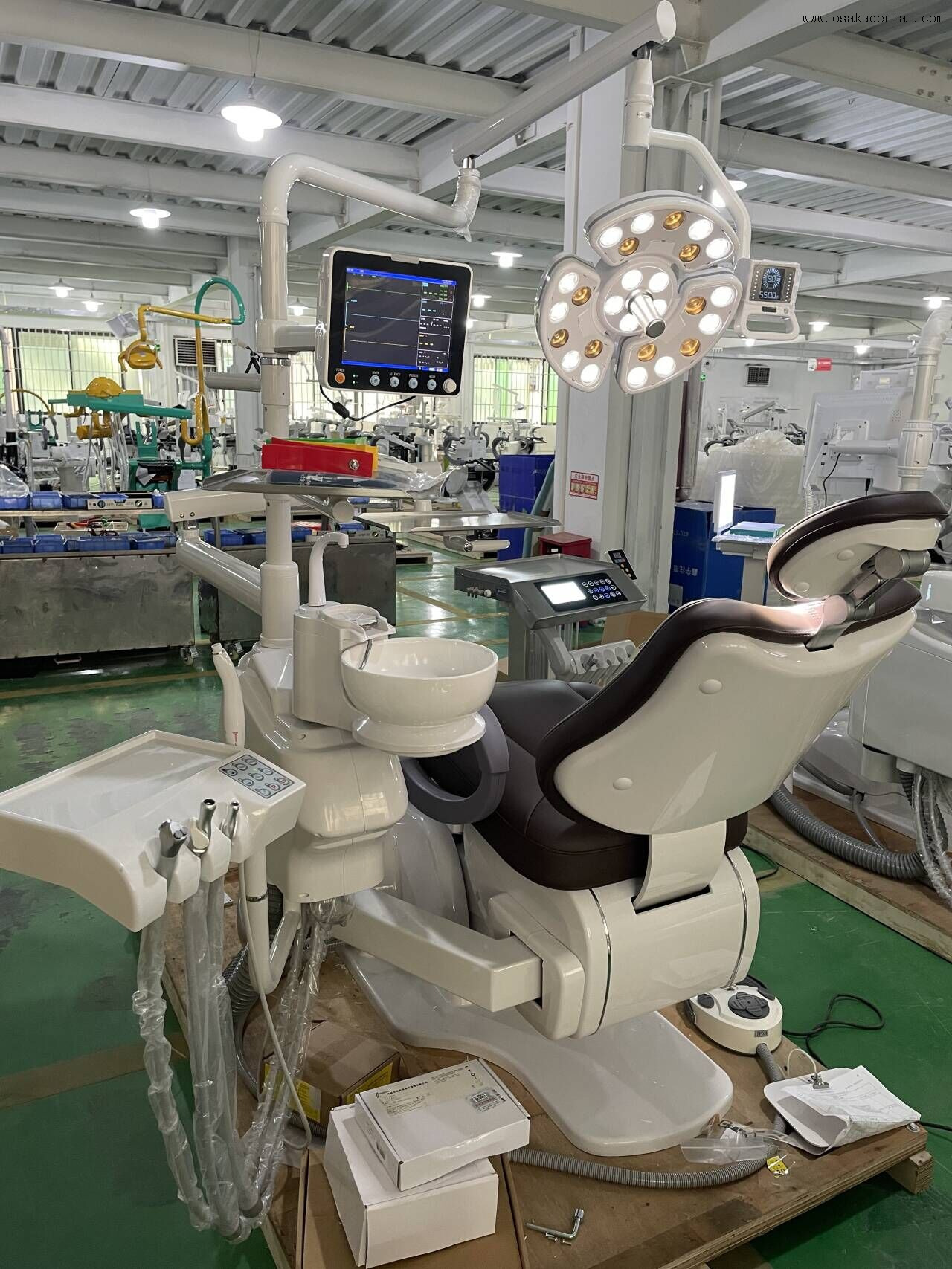 Les avantages de l’utilisation des lumières LED en chirurgie implantaire dentaire