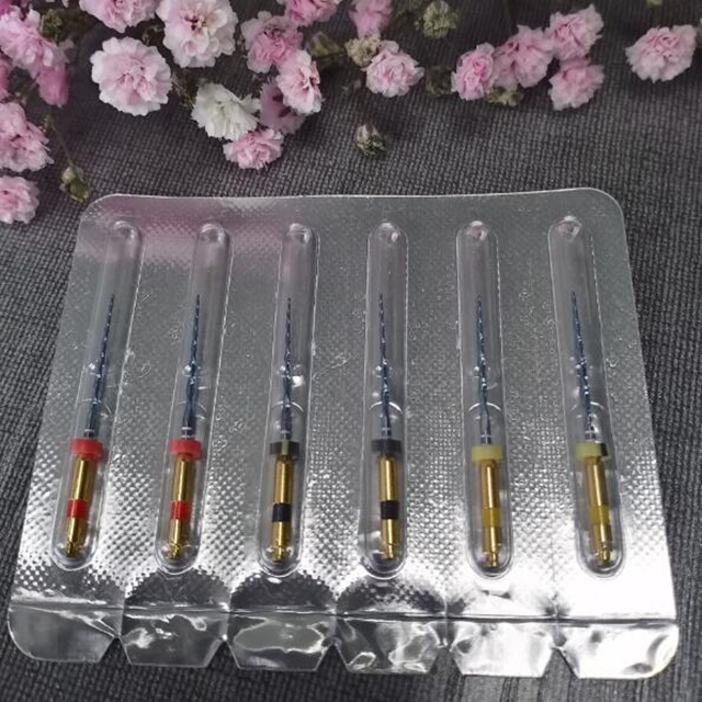 Un fichier de fichiers réciproque NITI endodontics.
