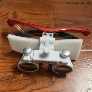 Loupe dentaire d'emballage en boîte métallique avec lampe frontale LED 2,5x