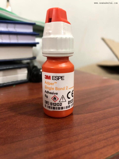 Adhésif universel SingleBond – Solution en une étape pour un collage dentaire fiable