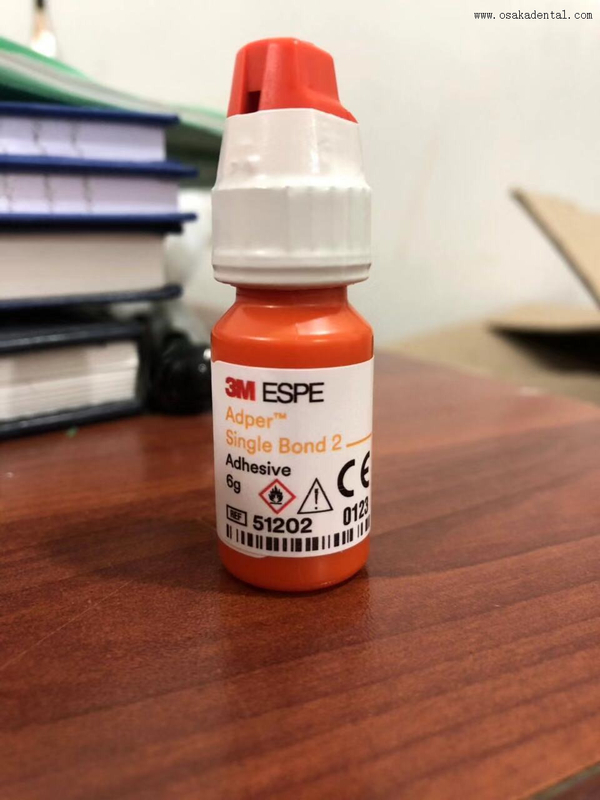 Adhésif universel SingleBond – Solution en une étape pour un collage dentaire fiable
