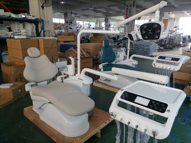 Fauteuil dentaire ergonomique réglable avec lumière LED et système hydraulique