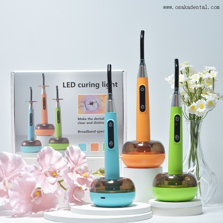 Lampe à polymériser LED dentaire avec fonction de détection des caries