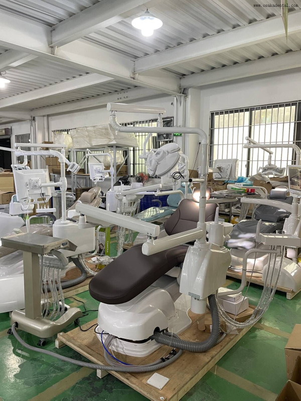 Les avantages de l’utilisation des lumières LED en chirurgie implantaire dentaire