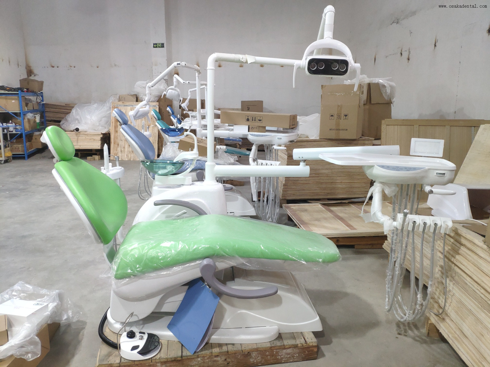 Fauteuil dentaire robuste au design ergonomique pour les procédures cliniques avancées