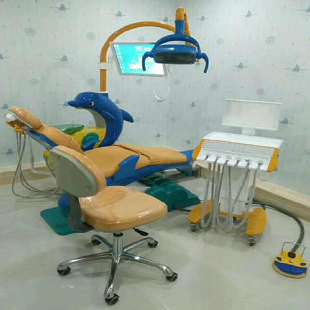 Belle unité de chaise dentaire pour enfants de dessin animé de Dolphin pour enfants.
