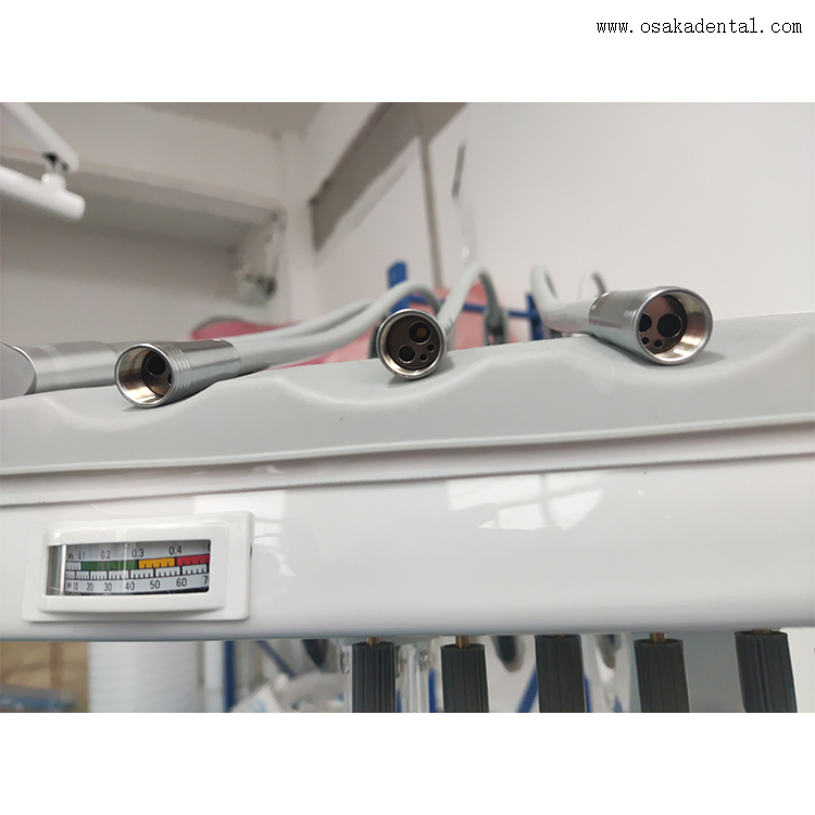 Fauteuil dentaire à pédale avec unité d'exploitation