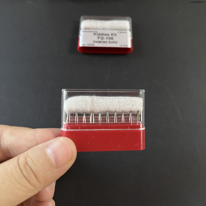 Fraises diamantées pour le polissage en clinique dentaire