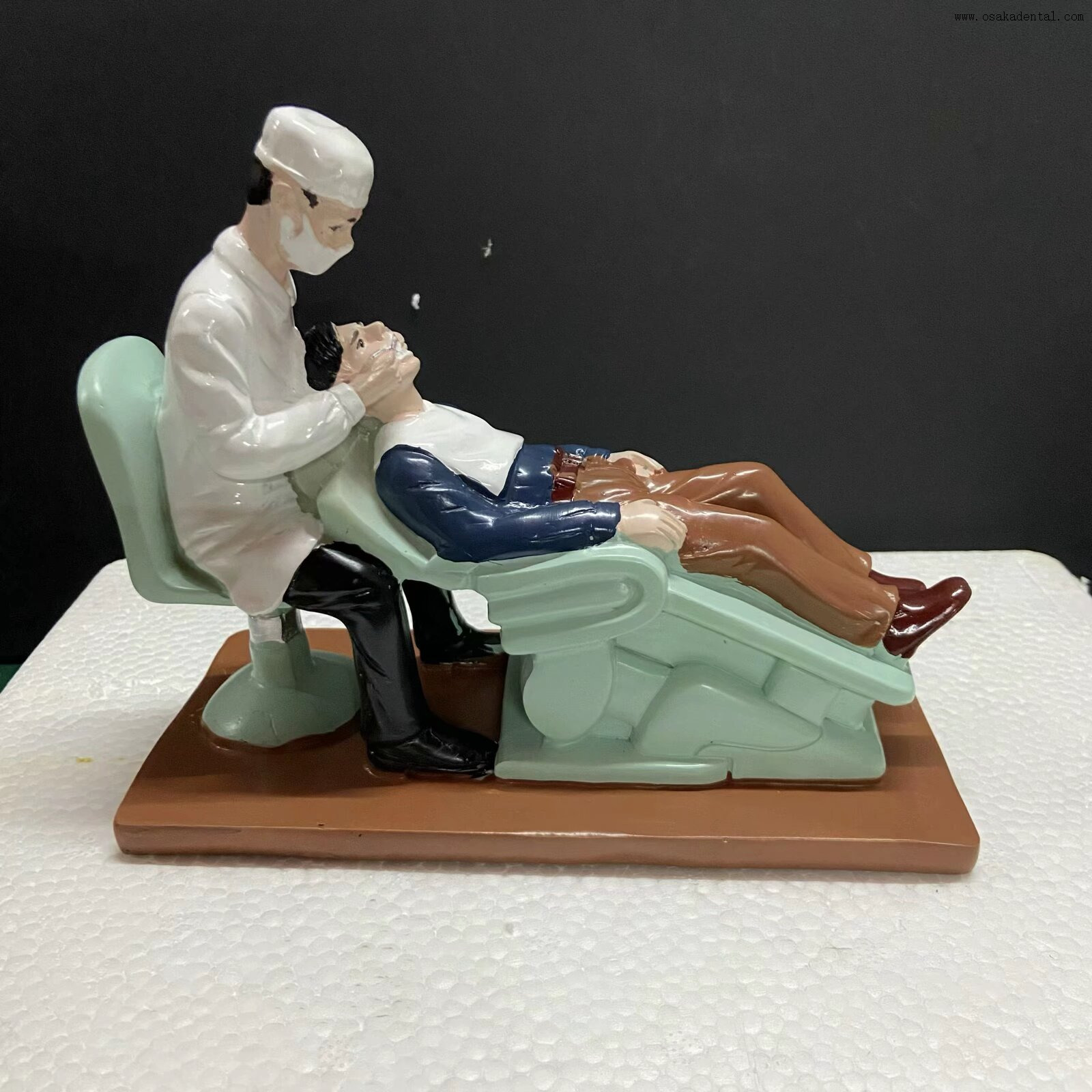 Modèle d'affichage de clinique dentaire de dentiste avec matériau en résine