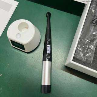 Lampe à polymériser Panda à usage dentaire