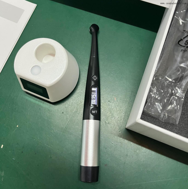 Lampe à polymériser pour protection contre les courts-circuits à usage dentaire