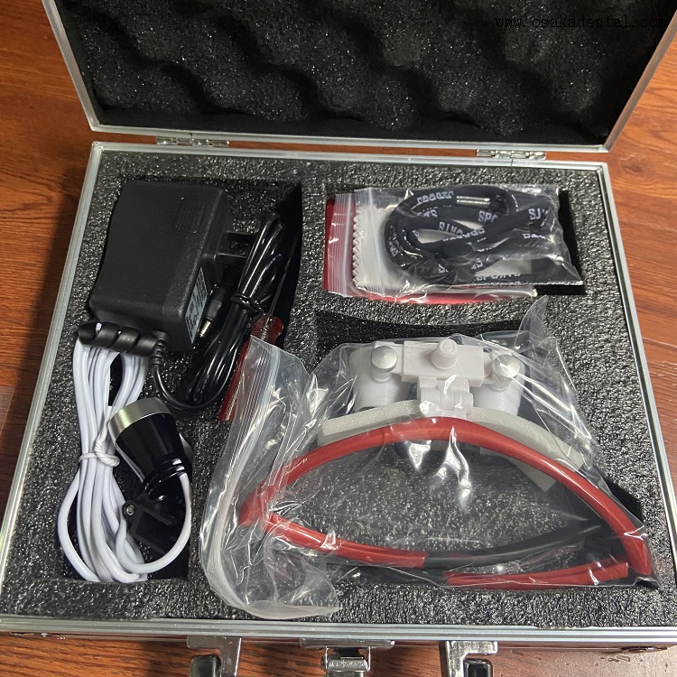 Loupe dentaire d'emballage en boîte métallique avec lampe frontale LED 2,5x