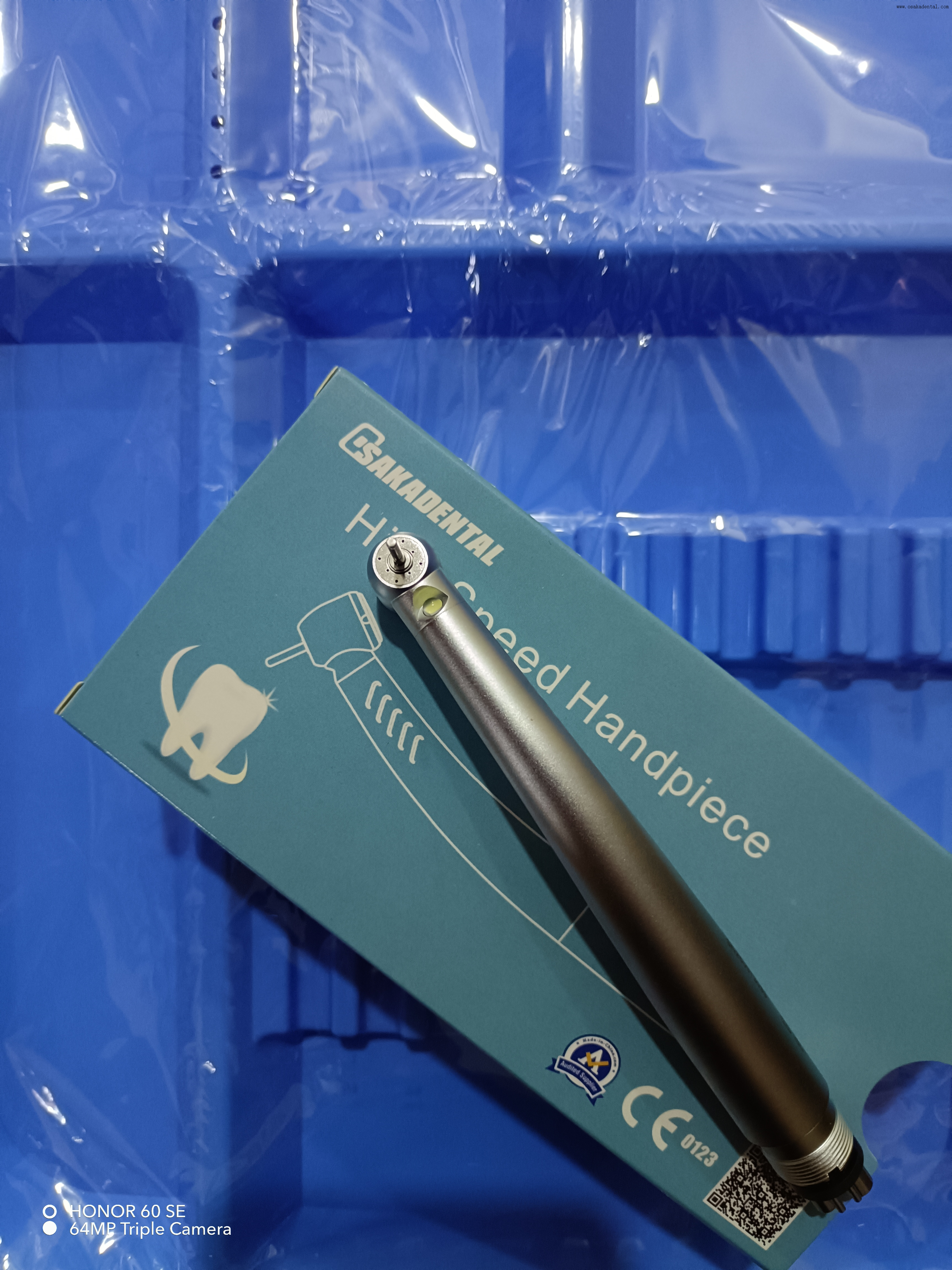 Pièce à main dentaire professionnelle à LED avec fonction anti-rétraction et pulvérisation à 4 trous