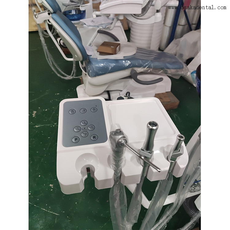 Fauteuil dentaire à pédale avec unité d'exploitation