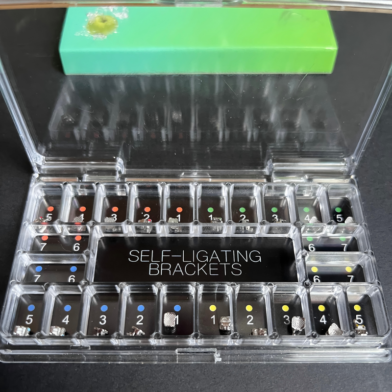 Support auto-ligaturant monobloc en clinique dentaire