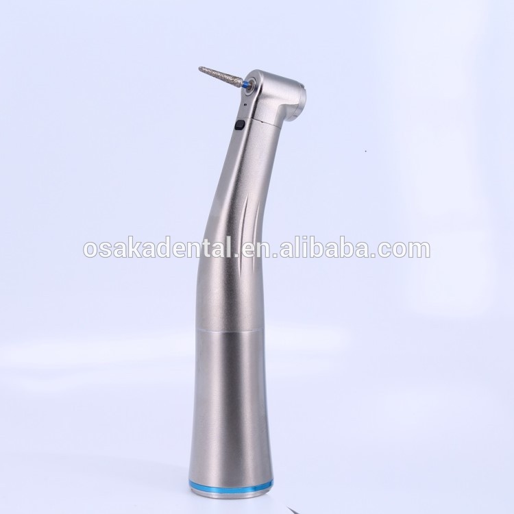 Une pièce à main dentaire contre-angle avec fibre optique