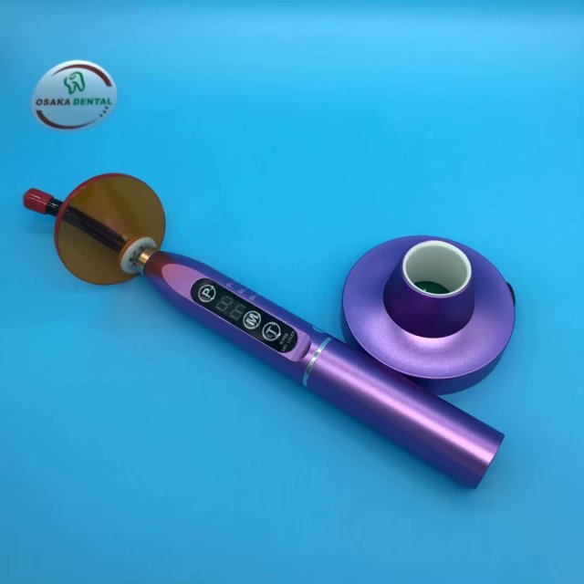 Lampe de polymérisation dentaire avec corps en aluminium