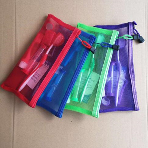 Un kit d'orthodontie dentaire avec brosse et miroir