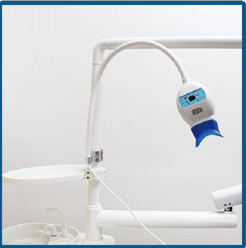 Une unité de blanchiment dentaire populaire peut être installée sur l'unité dentaire et le bureau