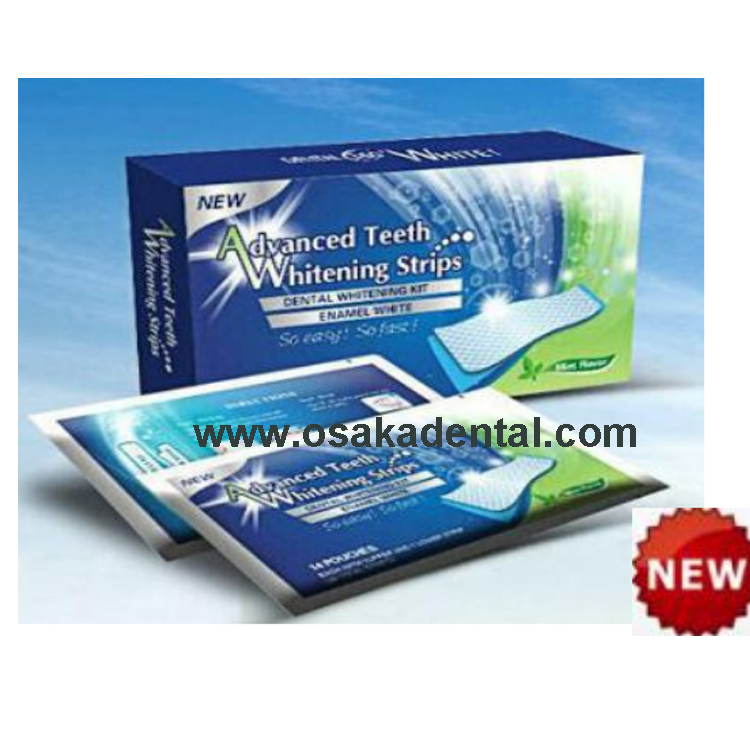 Un blanchiment des dents dentaires blanchit les dents