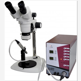 Une machine de soudage avec microscope